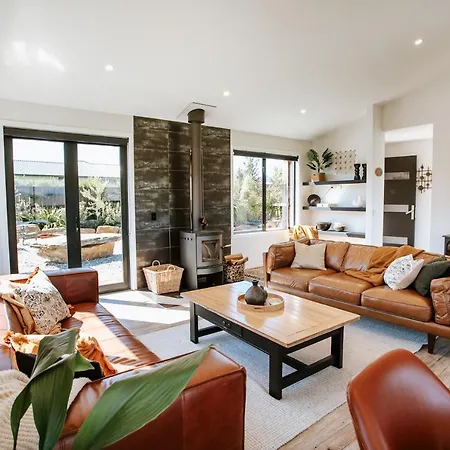 Villa Minaret Ridge - Sleeps 8 - Mountain Views