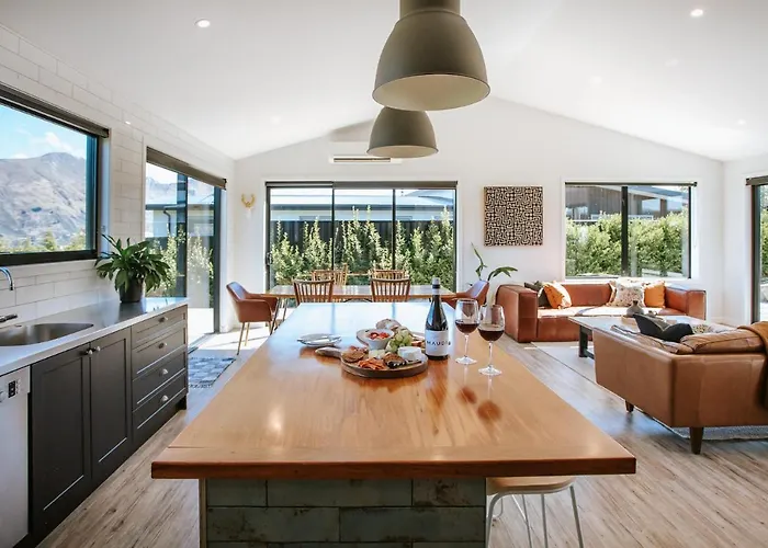 Minaret Ridge - Family Friendly - Sleeps 8 - Mountain Views - Close To * Wanaka