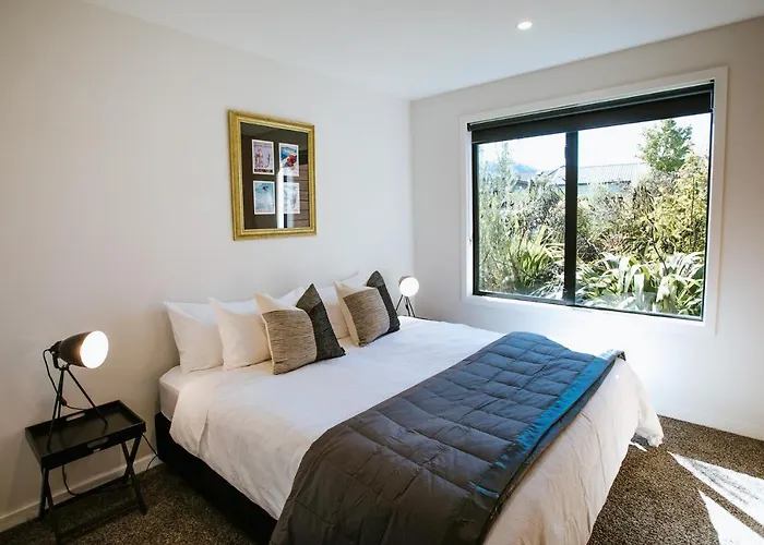 Minaret Ridge - Family Friendly - Sleeps 8 - Mountain Views - Close To Holiday home *