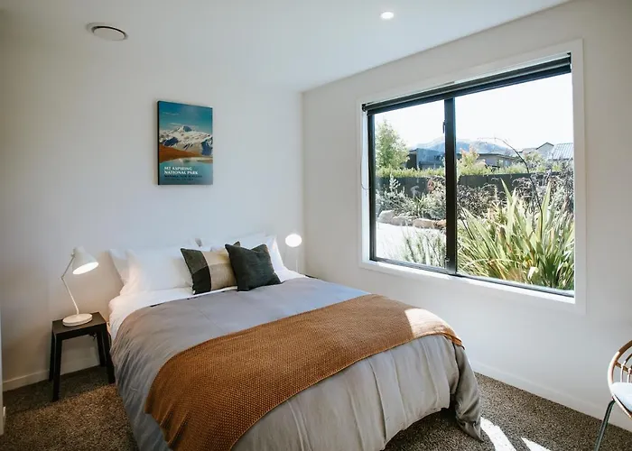 Minaret Ridge - Family Friendly - Sleeps 8 - Mountain Views - Close To